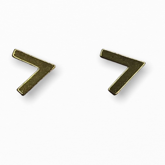 ARROW GOLD STUD EARRINGS SET - Picture 1 of 1